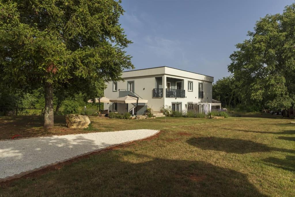 Luxury Villa Cetiri Hrasta Pićan Exteriör bild